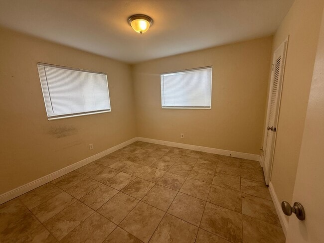 Building Photo - Highly Desired Tyrone home 2/1.5