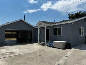 Building Photo - Remodeled 3 Bedroom 2 Bath House with 4 Ca...