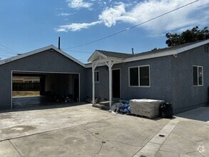 Building Photo - Remodeled 3 Bedroom 2 Bath House with 4 Ca...