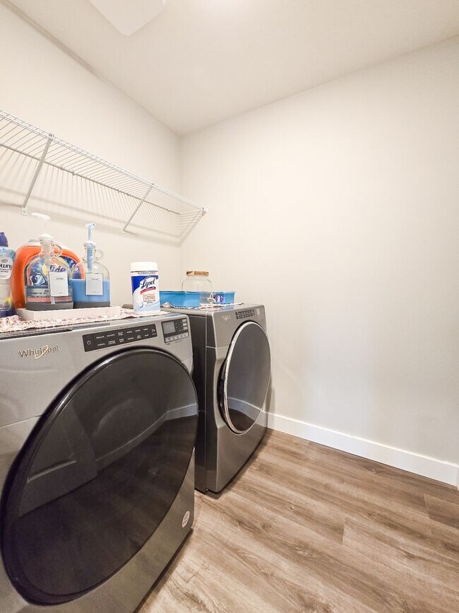 Building Photo - Newly Built Townhome 4bd 2.5ba