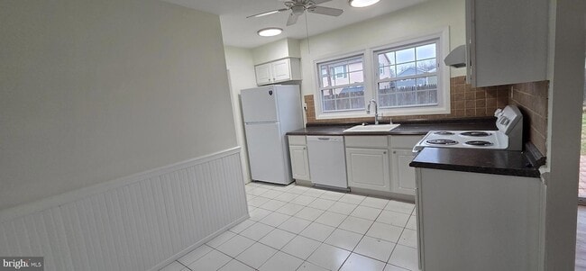 Building Photo - 10 Gardenbrook Ln