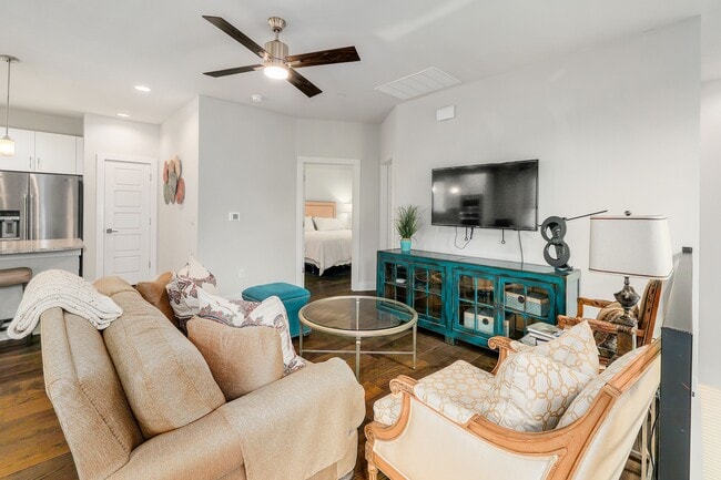 Building Photo - 1205 Elm St