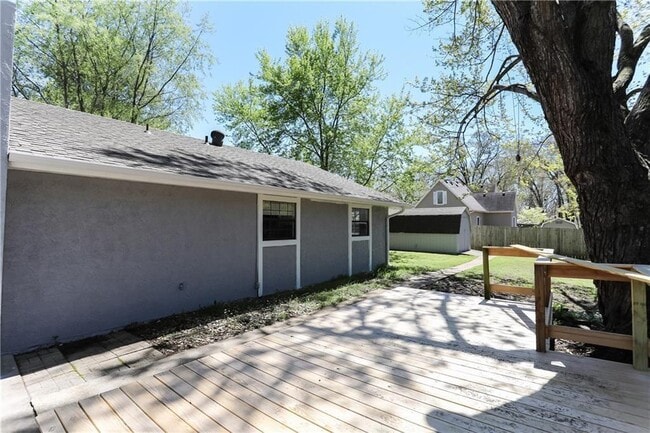 Building Photo - 1005 Robin Haven Dr