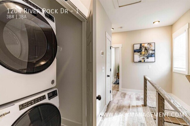 Building Photo - 1204 River Rock Dr