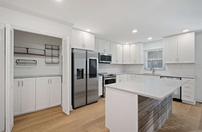 Building Photo - Updated 3-Bed Ranch w/ Modern Touches in D...