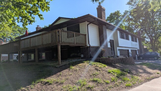 Building Photo - Awesome 3 bed unit
