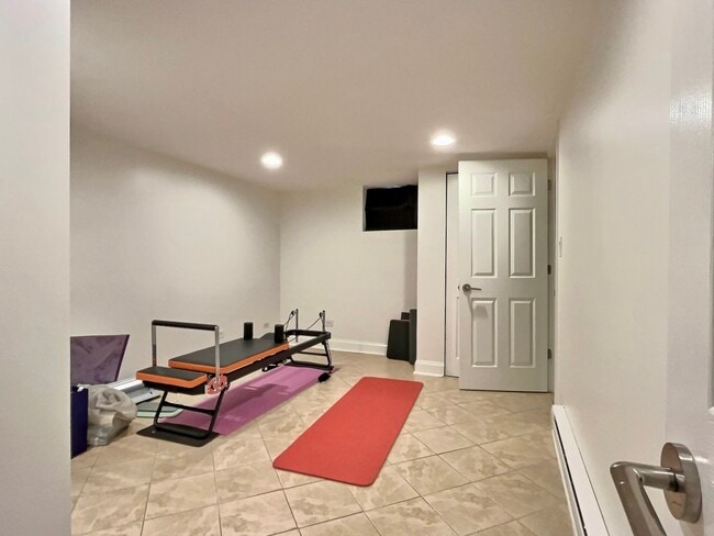 Building Photo - 4908 N Nagle Ave