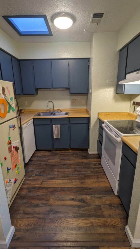 Building Photo - 2900 Palo Verde Dr NE