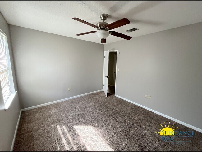 Building Photo - Charming 3-Bedroom Brick Home in Bluewater Bay Community, Caribbean East