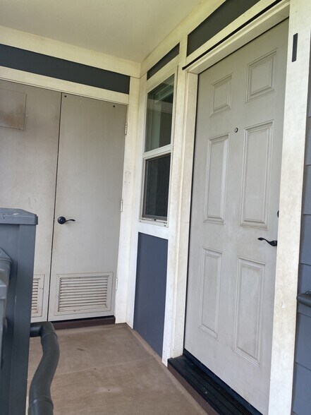 Building Photo - 50 Kihalani St