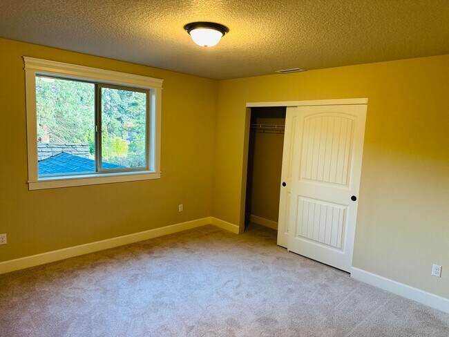 Building Photo - Beautiful Custom Felida Home