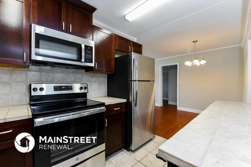 Building Photo - 6300 Lyons St