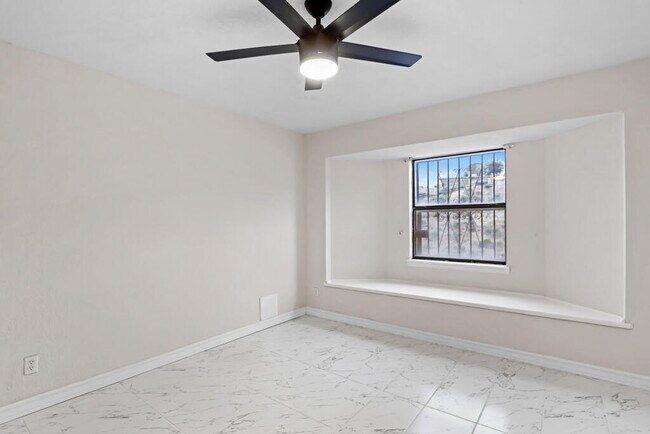 Building Photo - 8500 Mountain View Dr