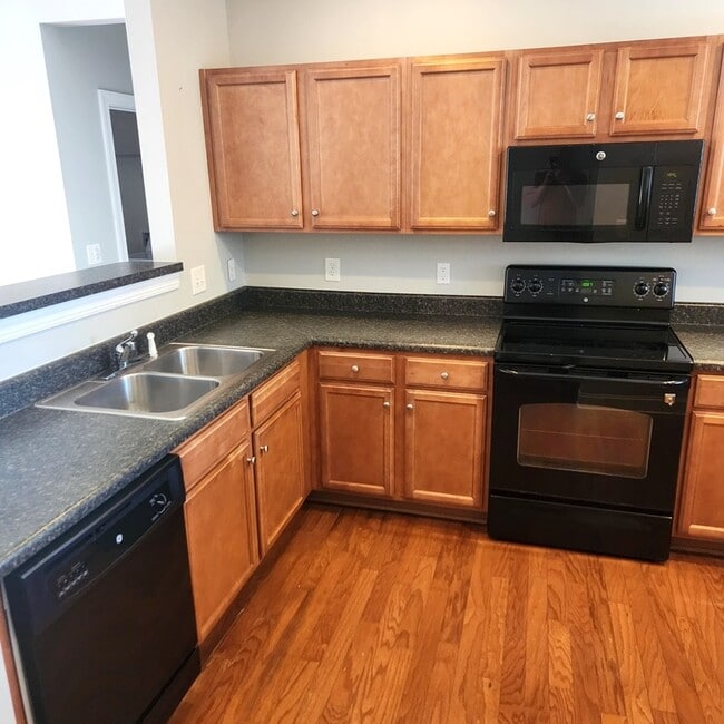 Building Photo - 364 Easterlin Way