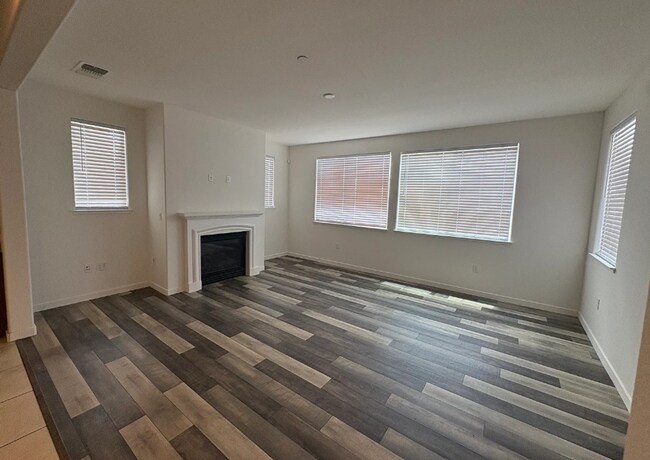 Building Photo - 1072 Mariners Dr