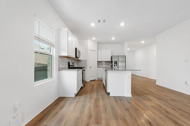 Building Photo - 1205 Sweetspire St