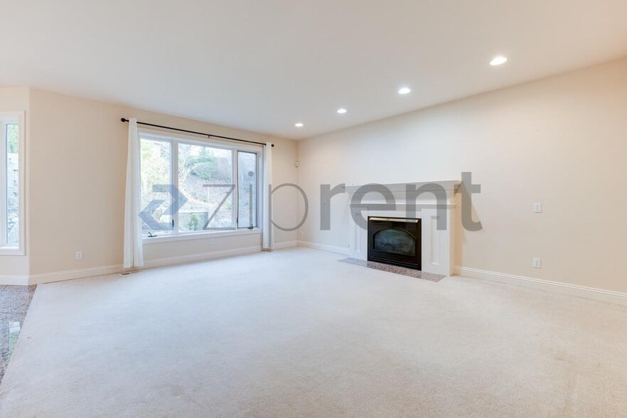 Building Photo - 16461 SE 56th Pl