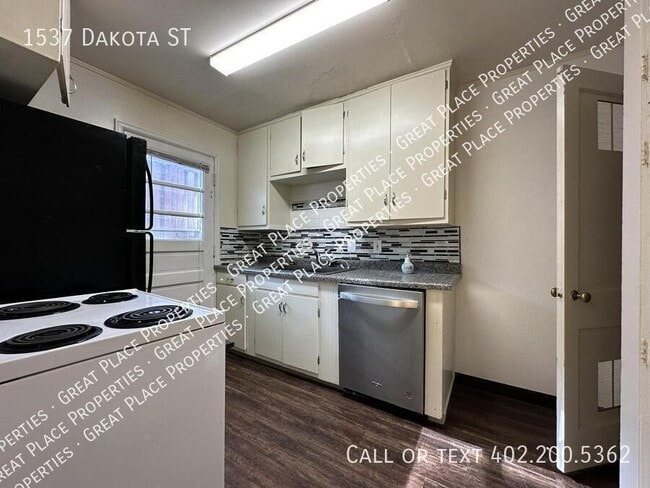 Building Photo - 1537 Dakota St