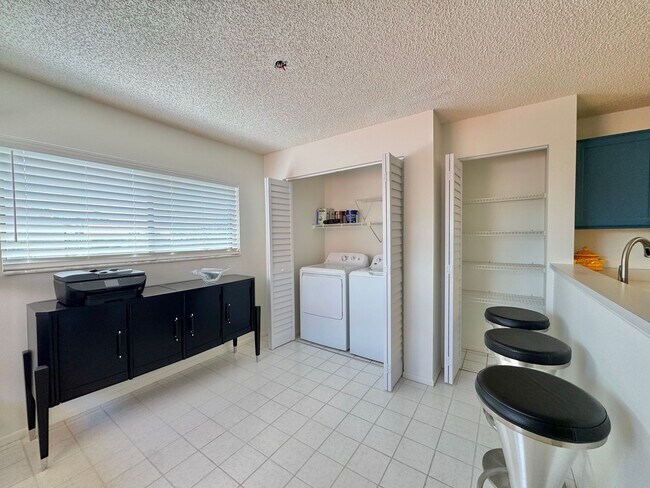 Building Photo - Winterset Condo with Gorgeous Sunset Views!