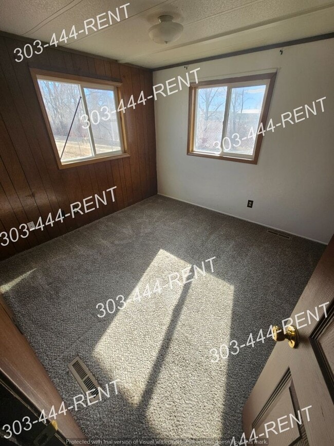 Building Photo - Must See! Will Go Fast!  Log Lane Village 3 bedroom & 1.5 bathroom