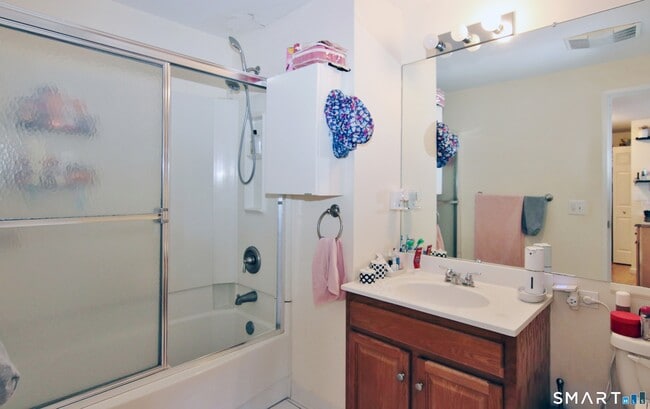 Building Photo - 300 Broad St