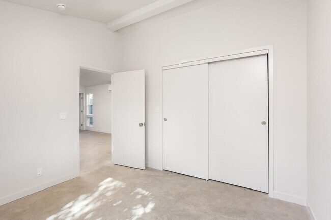 Building Photo - 126 1/2 Franklin Ct