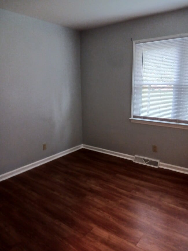 Building Photo - 1507 Woodbriar Ave