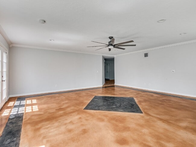 Building Photo - Beautiful Home Just Minutes from the OU Ca...