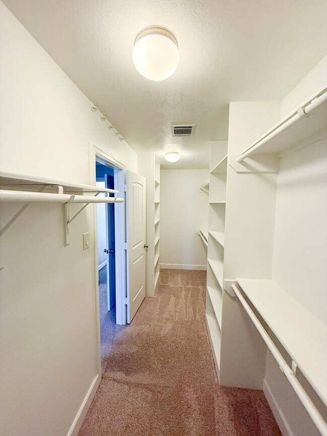 Building Photo - Come view this home located in the heart o...
