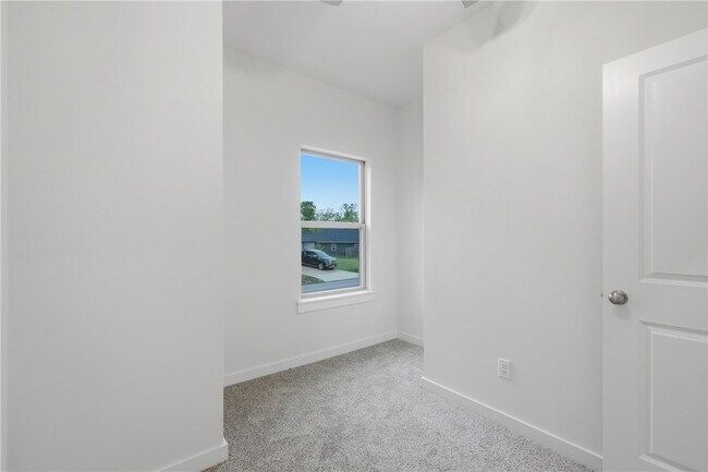 Building Photo - 276 Kinross Dr
