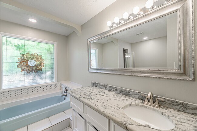 Building Photo - 102 Butlers Ct