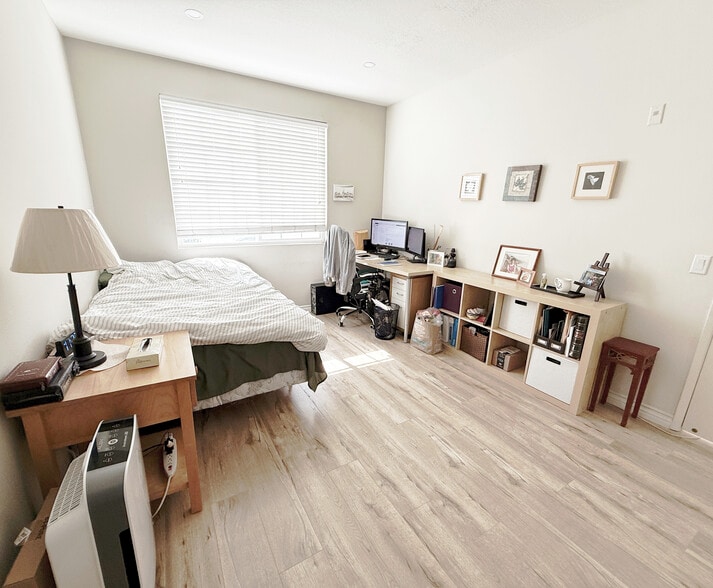 Building Photo - 5051 Rosewood Ave