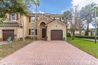 Building Photo - 925 SW 152nd Ct