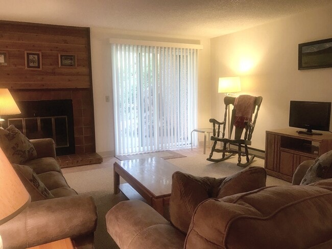 Building Photo - Quiet, Furnished 2BR Retreat – Ideal for R...