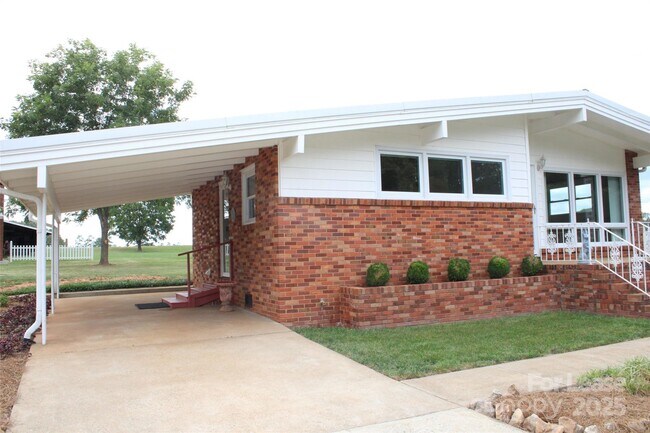 Building Photo - 4241 Burton Ln