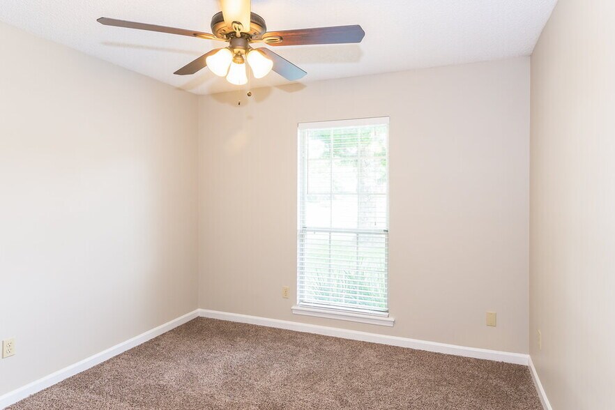 Building Photo - 10693 Eaglet Ct