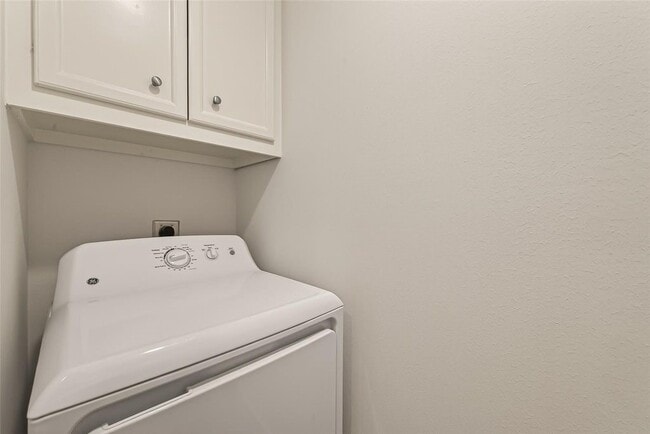 Building Photo - 11504 Main Pine Dr