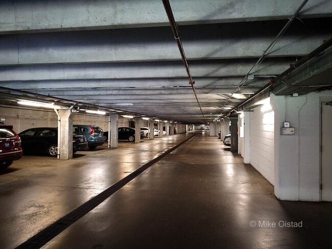 Building Photo - Diamond Valley Apartments