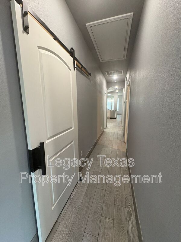 Building Photo - 216 Cleveland St