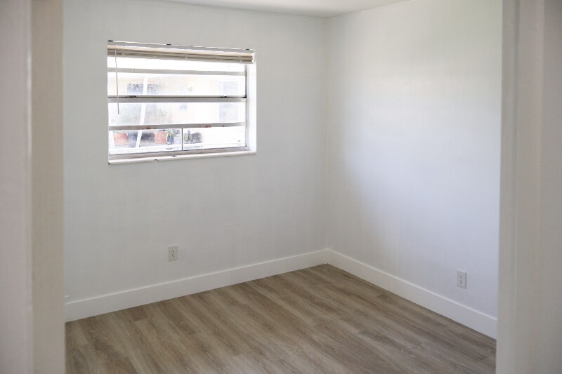 Building Photo - 1548 NW 52nd Ave
