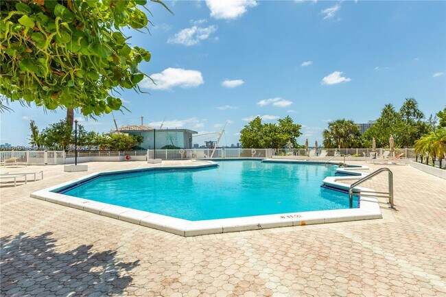 Building Photo - 11111 Biscayne Blvd