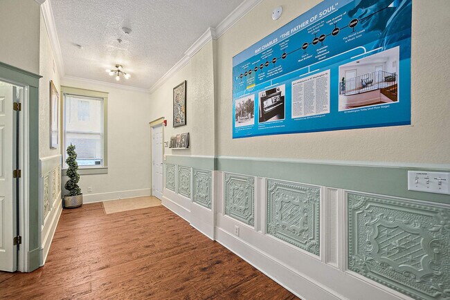 Building Photo - 92 Washington St