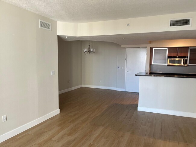 Building Photo - 1551 N Flagler Dr