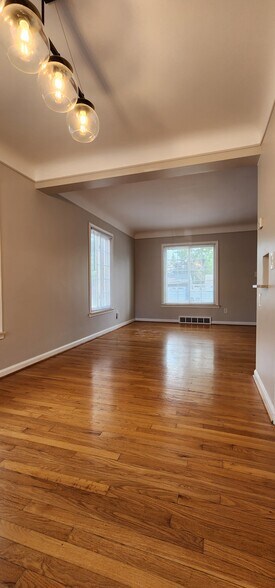 Building Photo - 1516 W Webster Rd