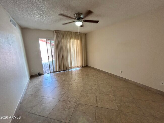 Building Photo - 4014 W Christy Dr