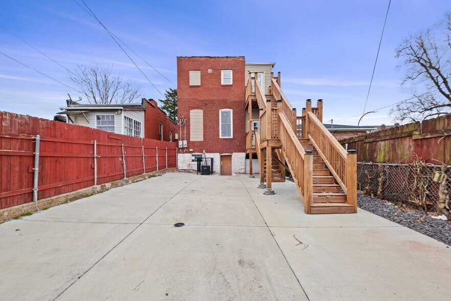Back - 3855 S Compton Ave