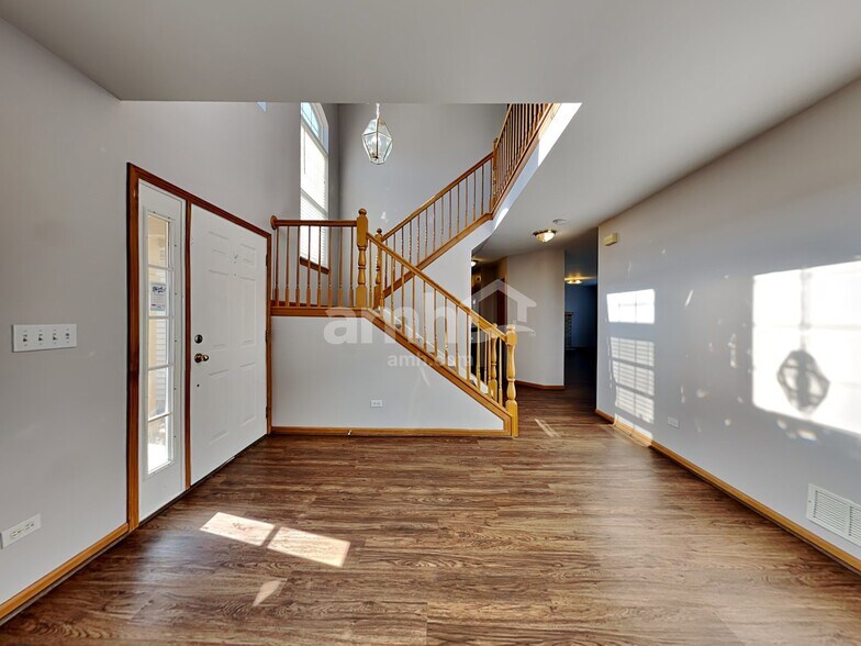 Building Photo - 13184 W Yorkshire Ln