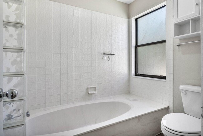 Building Photo - 13135 Chadwick Ct