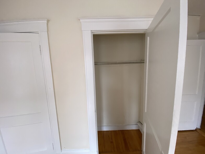 Building Photo - 10 Barrows St