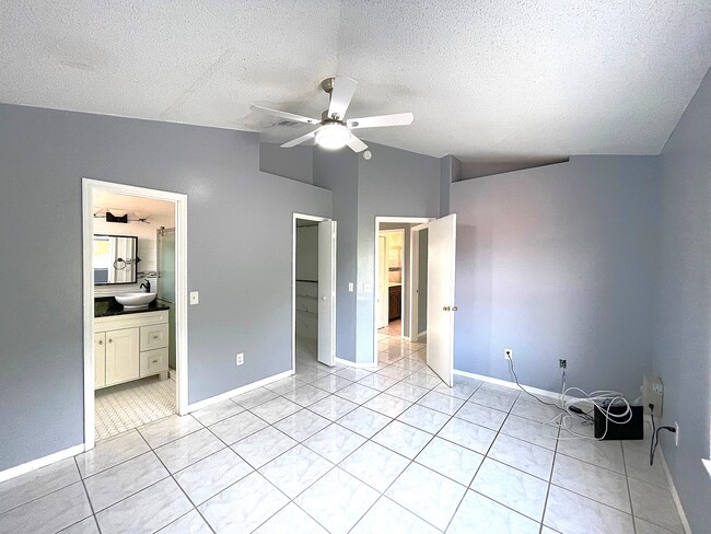 Building Photo - 2348 Cordova Ct